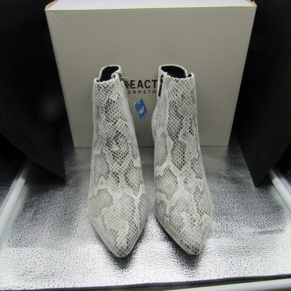 Kenneth Cole Women's Ankle Boots. Size 7..5.  Grey/White. NWT - Picture 4 of 10